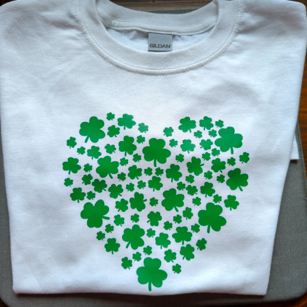 Shamrock Heart Tee Gildan Youth Small